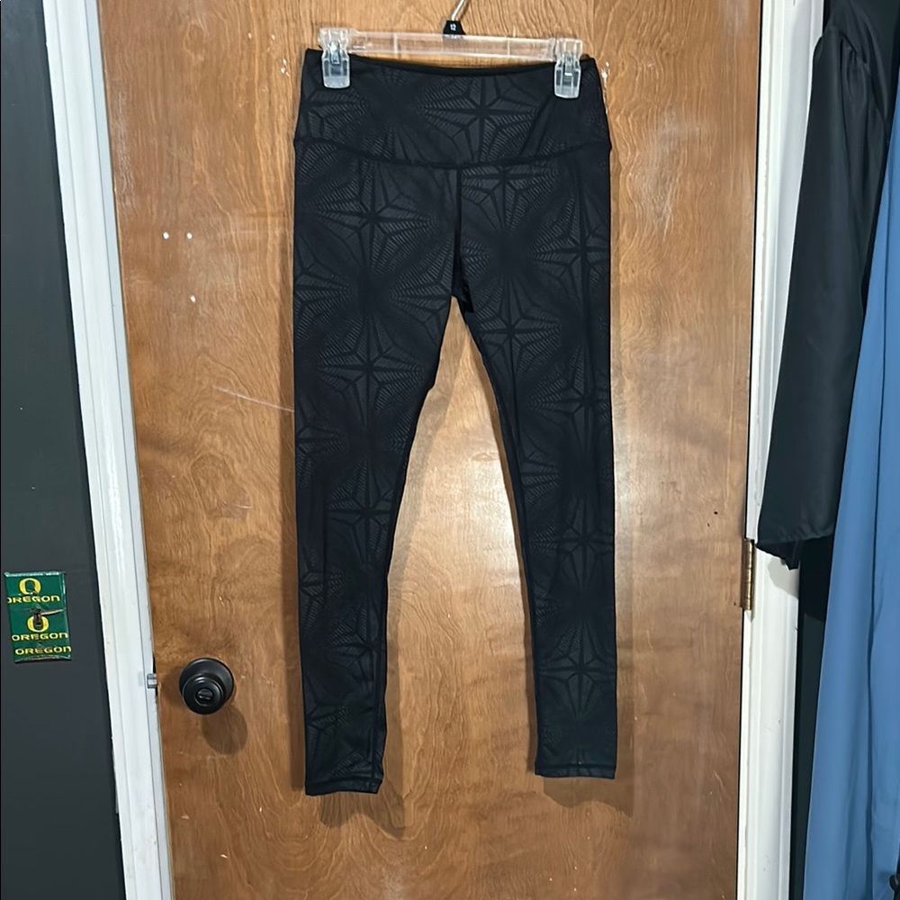 Black and White Geometric Leggings